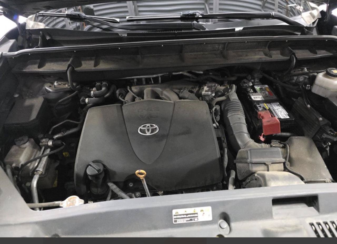 Used 2022 Toyota Highlander XLE AWD/4WD image 6