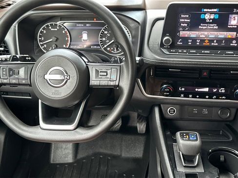 Used 2022 Nissan Rogue SV image 15