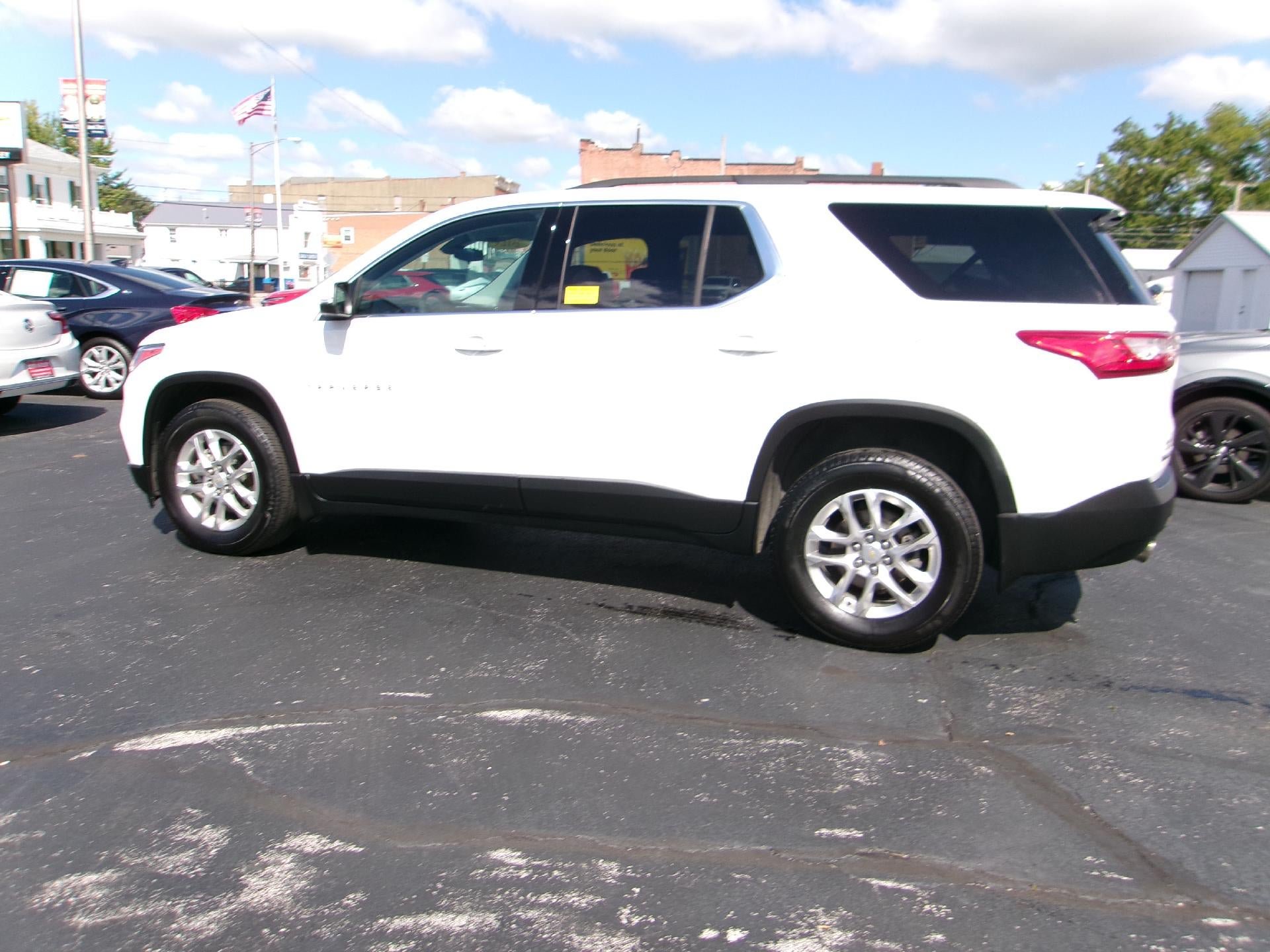 Used 2021 Chevrolet Traverse LT w/ LPO, Floor Liner Package AWD/4WD image 2