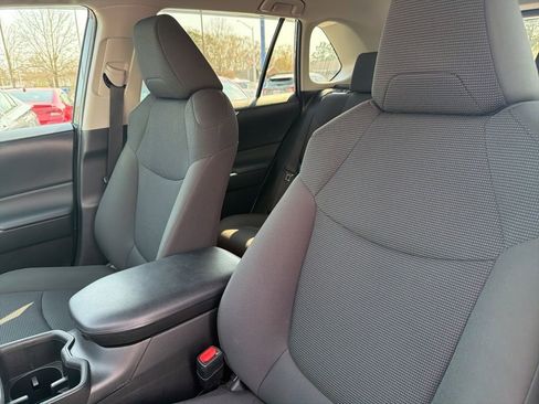 Used 2022 Toyota RAV4 LE image 17
