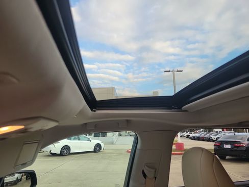 Certified 2023 Toyota Highlander XLE image 22