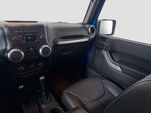 Used 2015 Jeep Wrangler Unlimited Sport image 17