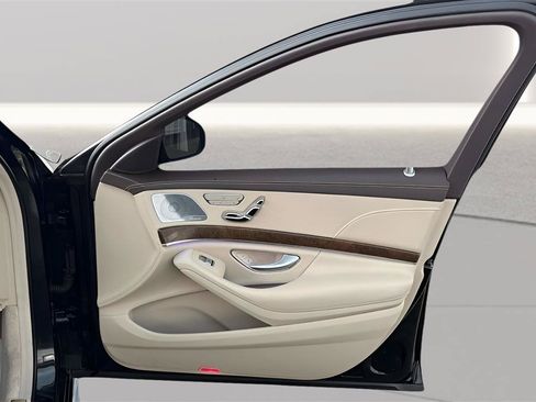 Used 2017 Mercedes-Benz S 550 Sedan image 17