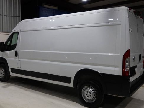 Used 2025 RAM ProMaster 2500 w/ Convenience Group FWD image 2