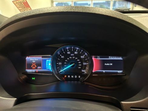 Used 2017 Ford Explorer XLT w/ Equipment Group 201A AWD/4WD image 30