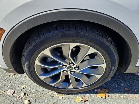 Used 2022 Lincoln Nautilus Reserve w/ Luxury Package image 18