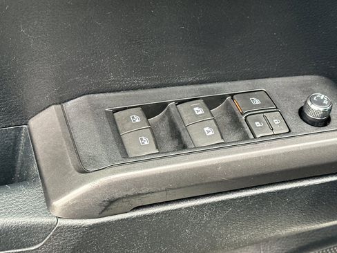 Used 2016 Toyota Tacoma TRD Sport image 11