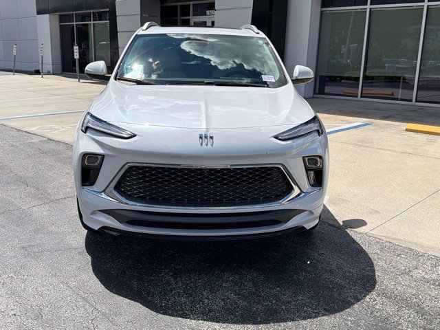 Used 2024 Buick Encore GX Avenir w/ Avenir Technology Package FWD image 2