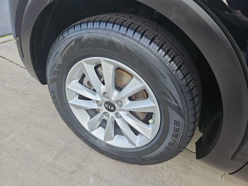 Used 2020 Kia Sorento LX w/ LX I4 Convenience Package image 9