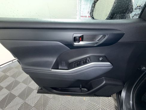 Used 2023 Toyota Highlander XLE FWD image 15