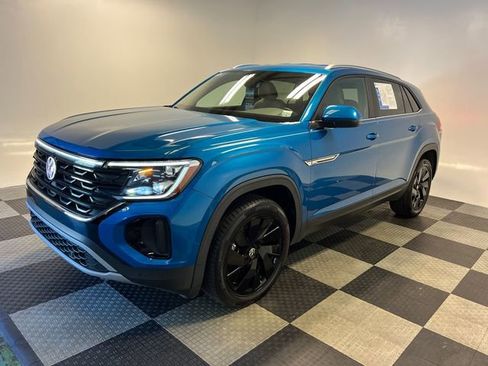 Used 2024 Volkswagen Atlas Cross Sport SE image 3