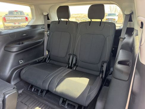 Used 2022 Jeep Grand Cherokee L Laredo w/ Luxury Tech Group I image 12