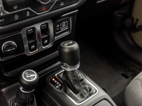 Used 2026 Jeep Wrangler Sport AWD/4WD image 30