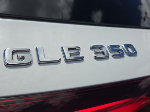 Used 2025 Mercedes-Benz GLE 350 4MATIC image 34