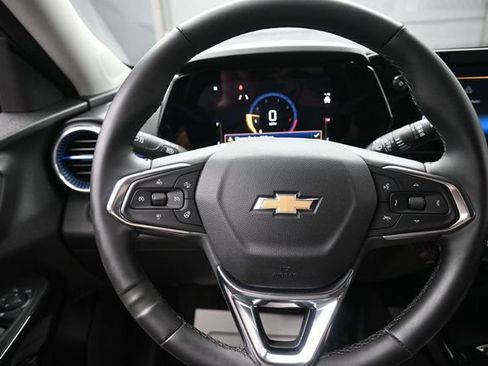 Used 2025 Chevrolet Trax LT w/ Driver Confidence Package FWD image 8