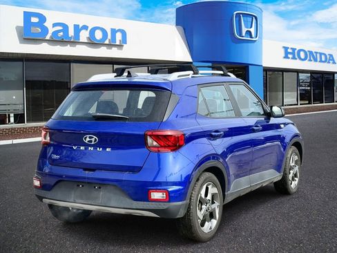 Used 2022 Hyundai Venue Limited FWD image 5