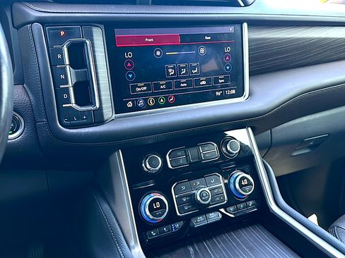 Used 2021 GMC Yukon Denali w/ Denali Premium Package image 31