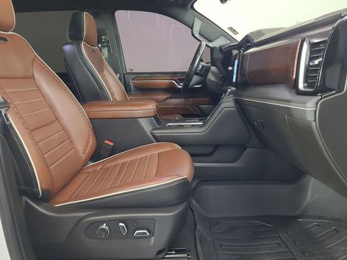 Used 2024 GMC Sierra 3500 Denali Ultimate image 22