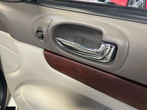 Used 2006 Chrysler Sebring Limited w/ Luxury Group FWD image 36