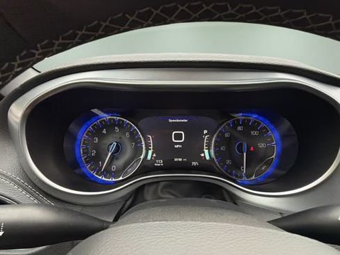 Used 2026 Chrysler Pacifica Limited w/ S Appearance Package FWD image 15