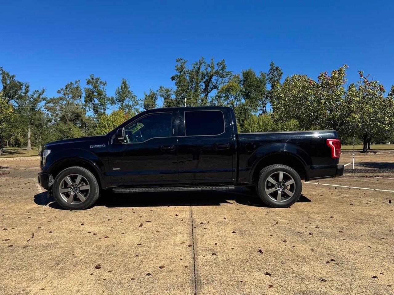 Used 2017 Ford F150 Lariat w/ Equipment Group 502A Luxury AWD/4WD image 7