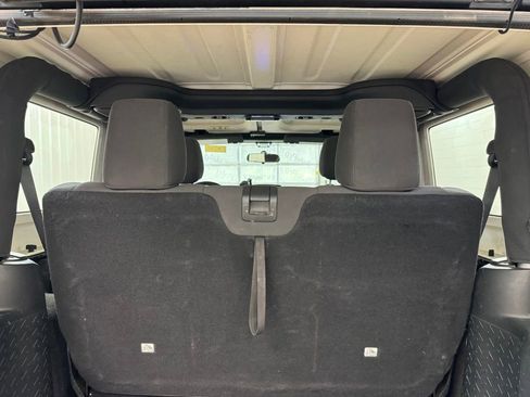 Used 2017 Jeep Wrangler Sport w/ Quick Order Package 24S AWD/4WD image 15
