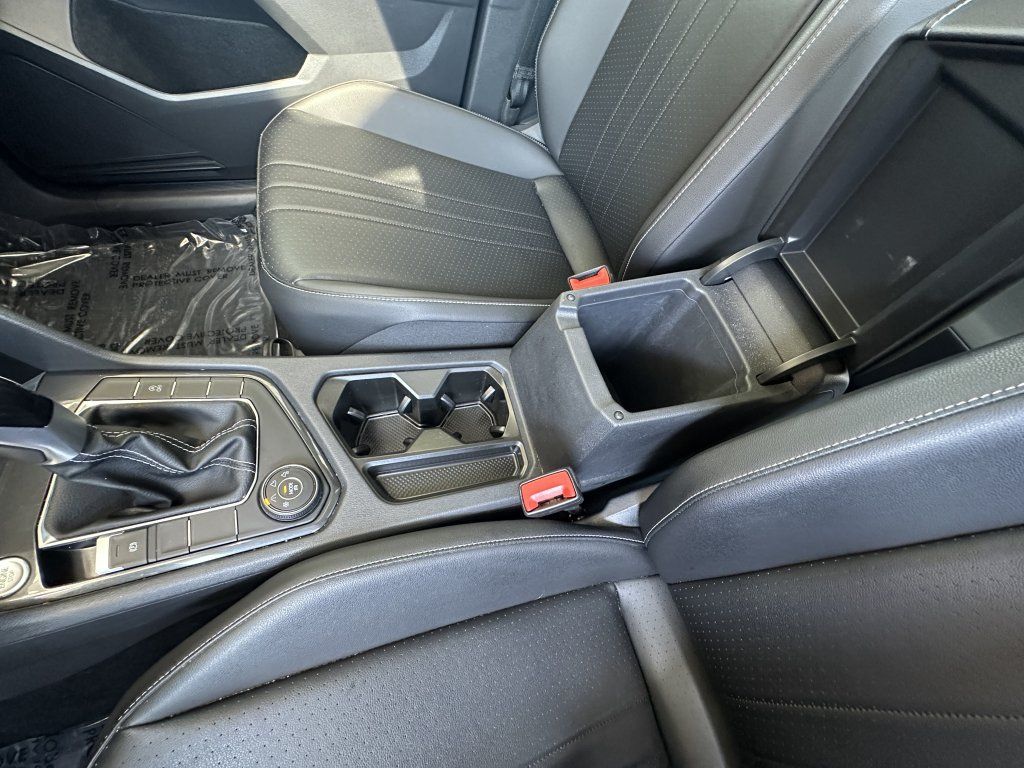 Used 2022 Volkswagen Tiguan SE w/ Panoramic Sunroof Package AWD/4WD image 28
