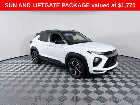 Used 2023 Chevrolet TrailBlazer RS w/ Sun and Liftgate Package image 2