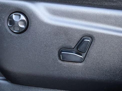 Used 2019 Jeep Grand Cherokee Laredo w/ Laredo X Package image 20