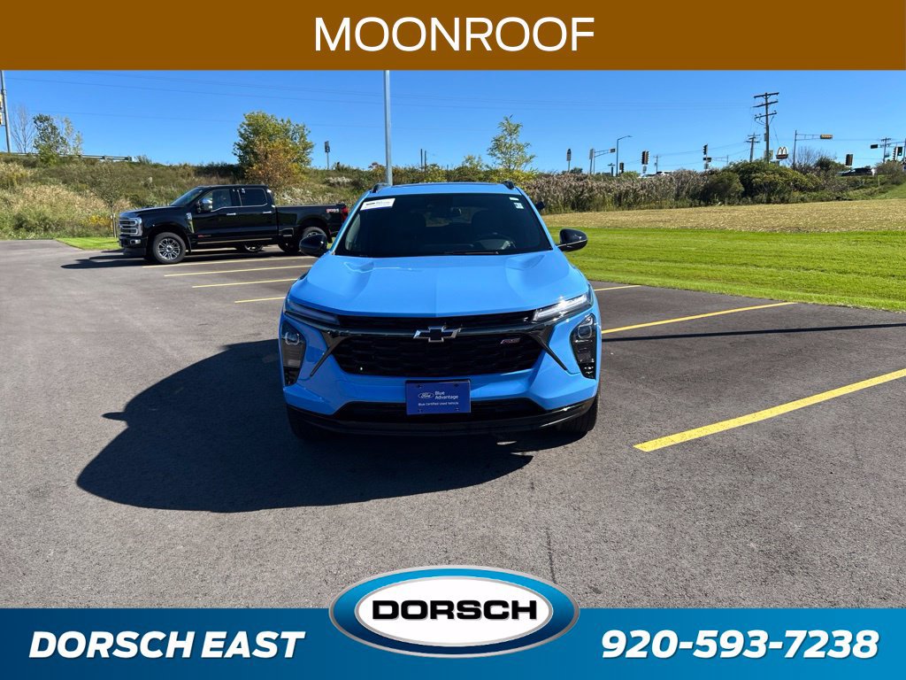 Used 2024 Chevrolet Trax RS w/ Sunroof Package FWD image 2