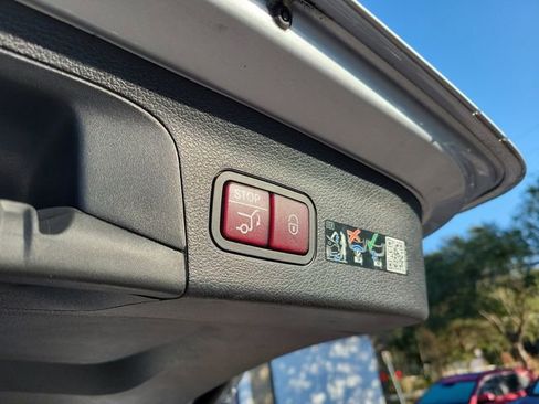 Used 2025 Mercedes-Benz GLS 450 4MATIC image 11