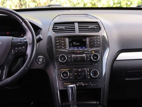 Certified 2017 Ford Explorer XLT FWD image 26