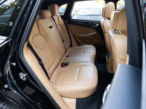 Used 2018 Porsche Macan Sport Edition image 23