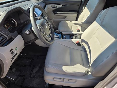 Used 2016 Honda Pilot Touring image 11