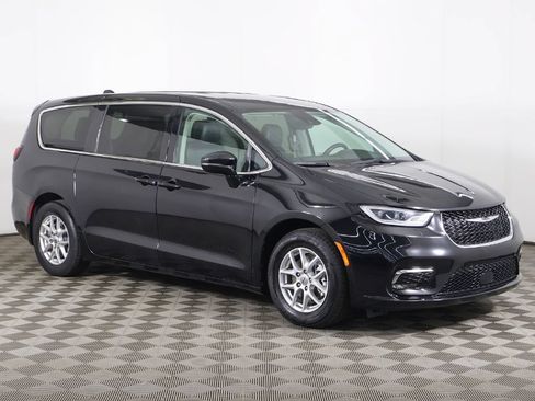 Used 2024 Chrysler Pacifica Touring-L FWD image 54