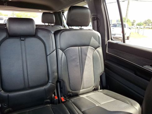 Used 2024 Jeep Wagoneer L Series II w/ Flexible Seating Group AWD/4WD image 15