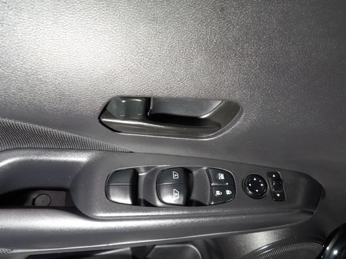 Used 2024 Nissan Kicks S FWD image 9