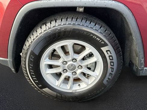 Used 2020 Jeep Grand Cherokee Laredo image 30