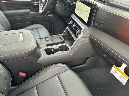 New 2026 GMC Sierra 2500 Denali w/ Denali Reserve Package image 17