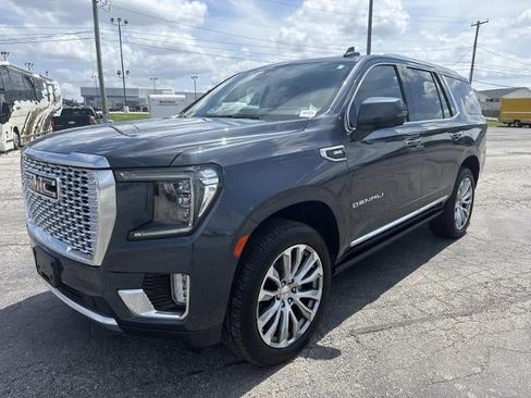 Used 2021 GMC Yukon Denali w/ Denali Premium Package AWD/4WD image 3