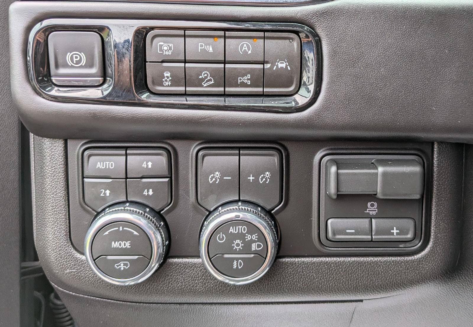 Certified 2026 GMC Yukon AT4 Ultimate AWD/4WD image 16