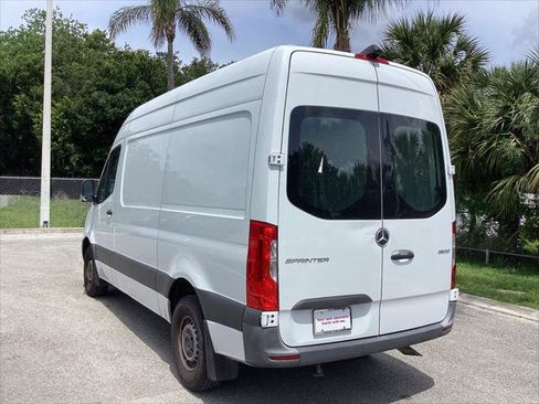 Used 2022 Mercedes-Benz Sprinter 2500 image 3