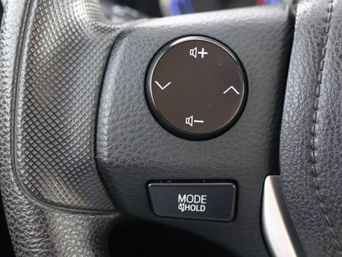 Used 2018 Toyota Corolla LE FWD image 11