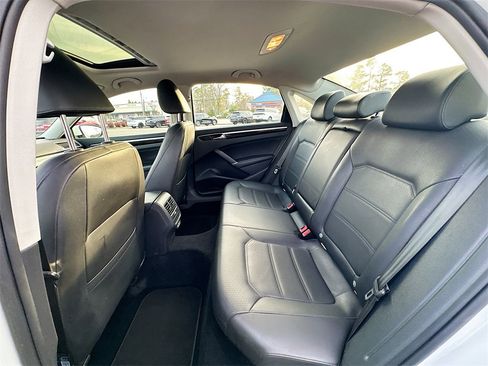 Used 2019 Volkswagen Passat 2.0T SE R-Line image 17