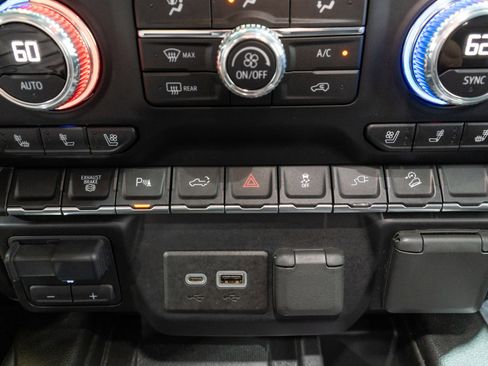 Used 2022 GMC Sierra 2500 AT4 w/ AT4 Preferred Package image 28