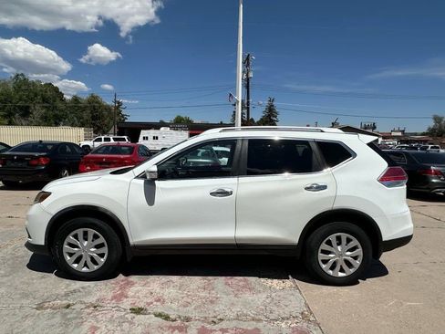 Used 2016 Nissan Rogue S w/ Appearance Package AWD/4WD image 4
