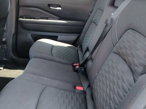 Used 2022 Nissan Pathfinder SV FWD image 9