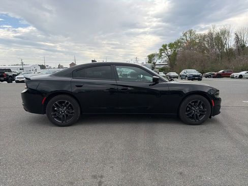 Used 2019 Dodge Charger SXT w/ Blacktop Package image 6