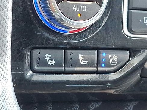 Used 2024 GMC Yukon Denali w/ Advanced Technology Package AWD/4WD image 24