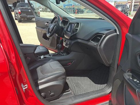 Used 2019 Jeep Cherokee Trailhawk AWD/4WD image 26